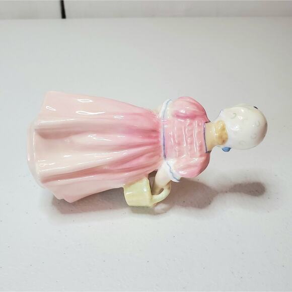 Royal Doulton Tinkle Bell Porcelain Figurine 1677 Vintage - Picture 8 of 11